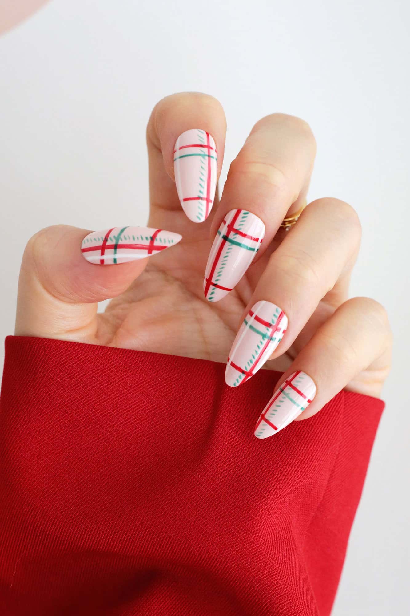 55+ Festive Christmas Nail Designs 